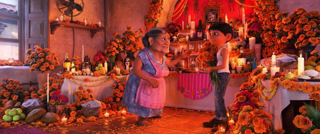 gallery-1523889920-coco-family-ofrendas