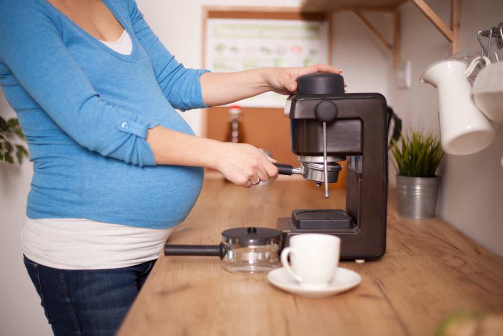 Caffè in gravidanza si può bere o no