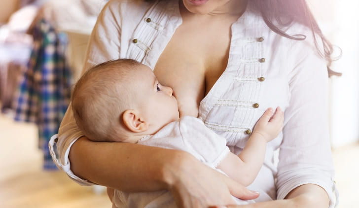 Allattamento al seno: benefici per mamma e bambino